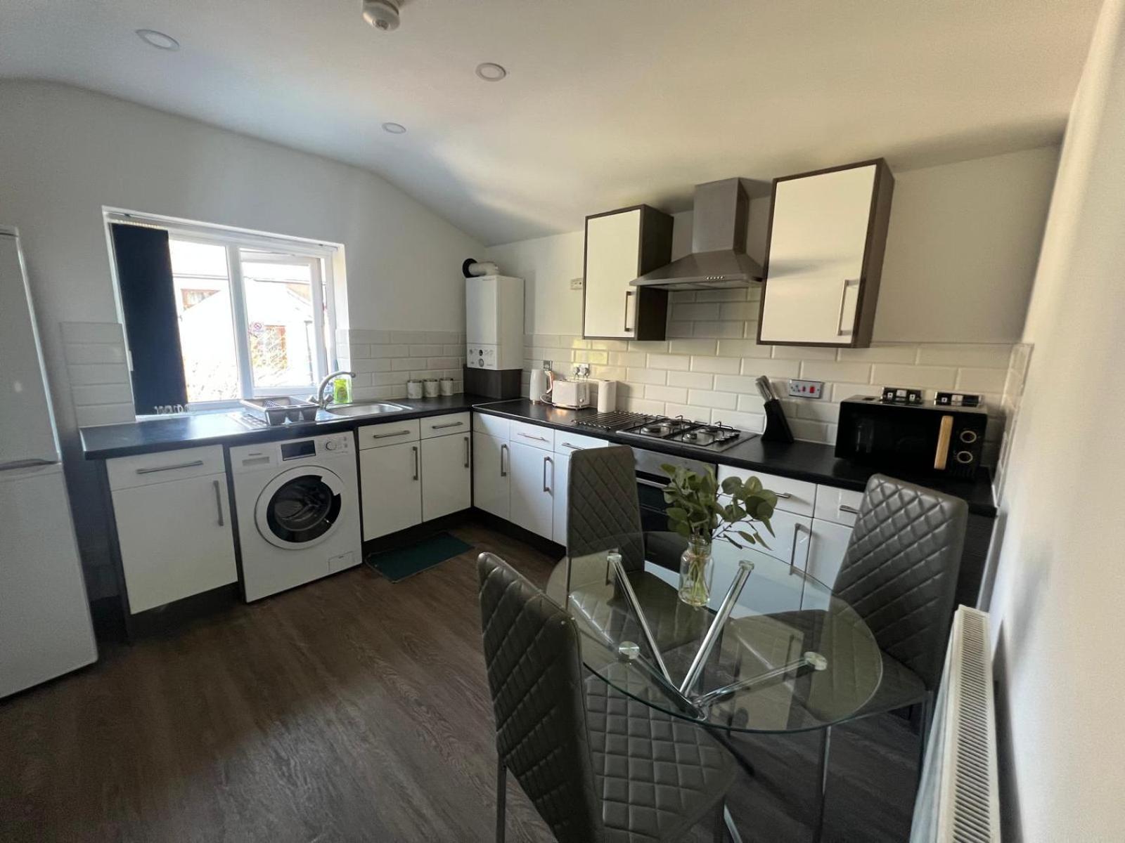 City Centre Location! For Business And Leisure! 5/6 Guests Cardiff Exterior photo